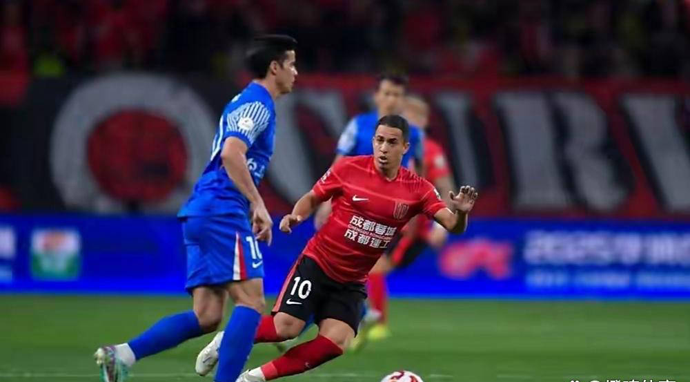 球速平台关于清晨体能课后，成都蓉城门线救险备战葡超，质疑声仍在，轮换策略成焦点的信息