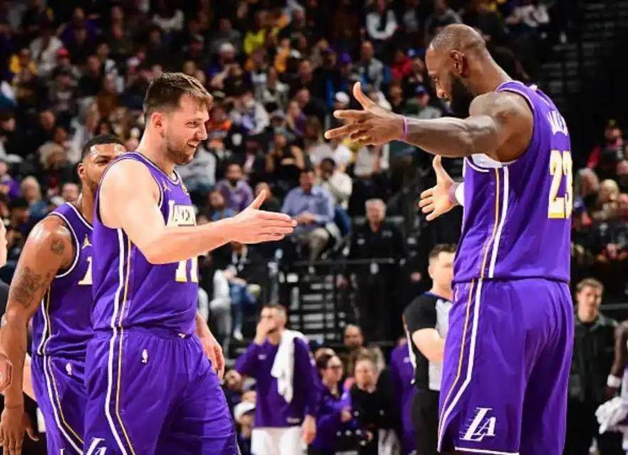 球速游戏娱乐Ning在湖人比赛中险胜达拉斯独行侠围绕荷甲队长鼓劲，现场解说直呼：尼斯围绕全明星赛强势反弹的简单介绍